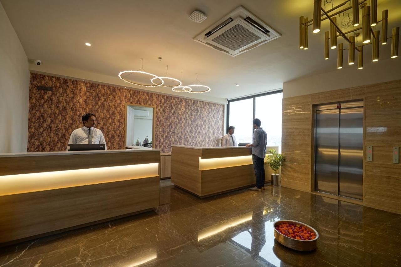 The Galleria Hotel Rajkot Esterno foto