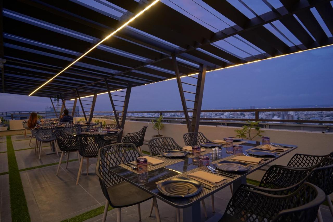 The Galleria Hotel Rajkot Esterno foto