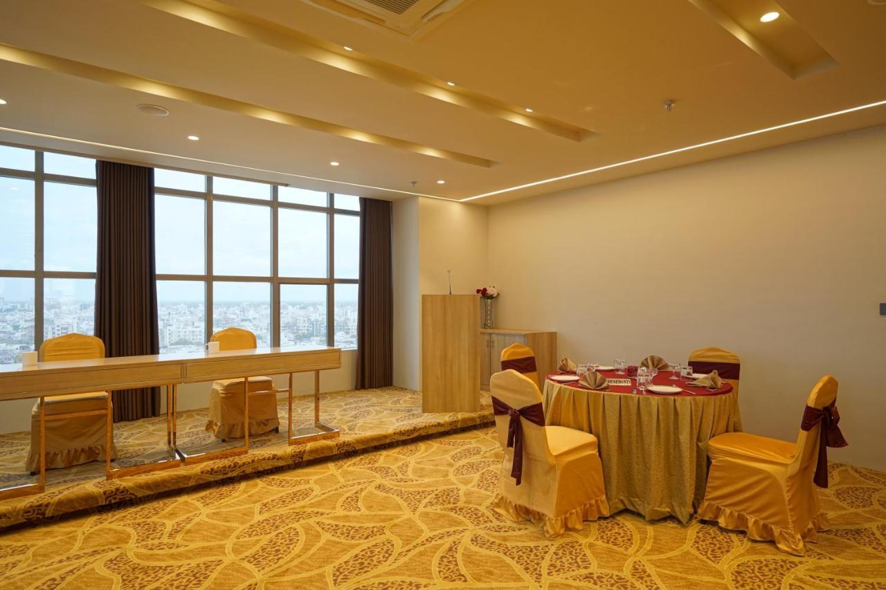 The Galleria Hotel Rajkot Esterno foto